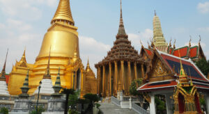 visit the grand palace in bangkok 01